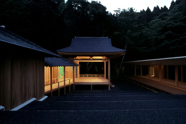 Noh Stage in the Forest (©Mitsumasa Fujitsuka)