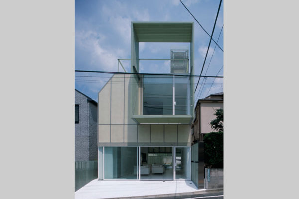 Plastic House (© Mitsumasa Fujitsuka)