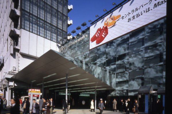 JR Shibuya Station – Façade Renovation (© Daici Ano)