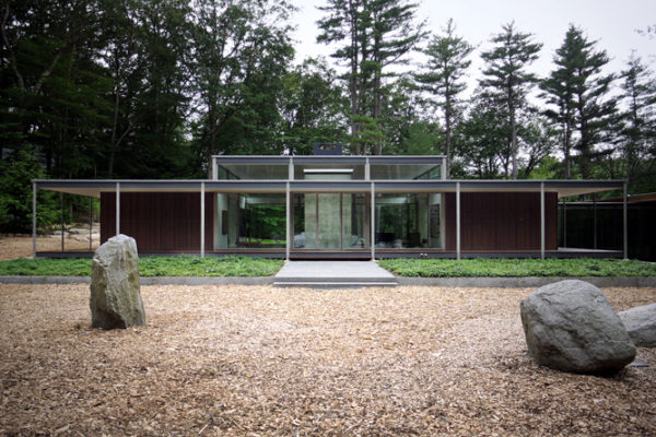 Glass / Wood House (© Scott Francis)