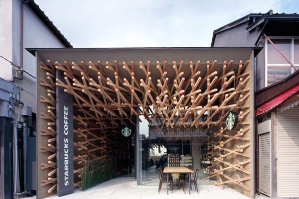 Starbucks Coffee at Dazaifutenmangu Omotesando (©Masao Nishikawa)