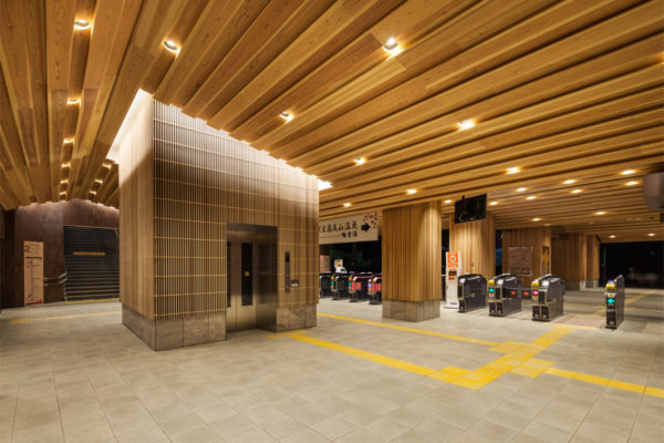 Takao Sanguchi Station (©Kawasumi・Kobayashi Kenji Photograph Office)