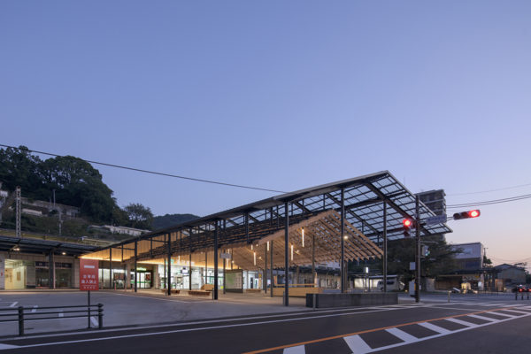 Yugawara Station Square (© imagegram inc.)