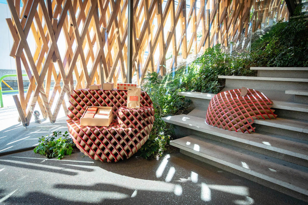 サニーヒルズジャパン りんごケーキのオブジェ | News | 隈研吾建築