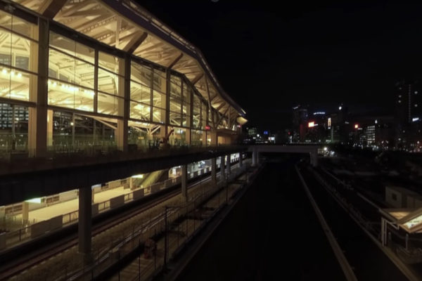 Kengo Kuma Immersive Collection Vol. 2 (C11・夜は、駅から漏れる柔らかい光で街を彩ります。
・At night, the city is colored with soft light leaking from the station.)