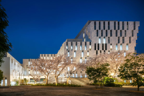 WELLB HUB-2 TOYO Univ. (©Kawasumi・Kobayashi Kenji Photograph Office)