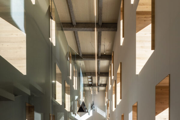 Helpso Hub-3 Toyo Univ. (©Kawasumi-Kobayashi Kenji Photograph Office)