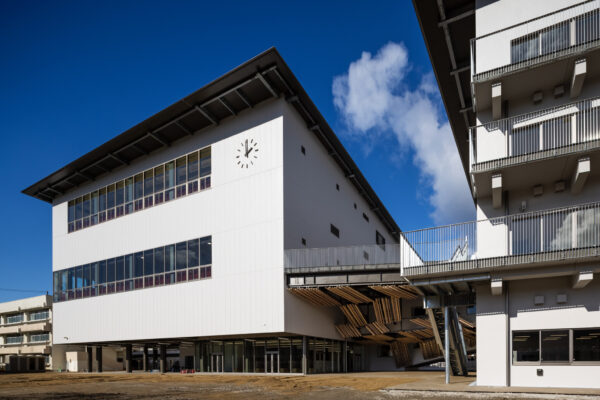 Yuwa Junior High School (© Masaki Hamada / kkpo)