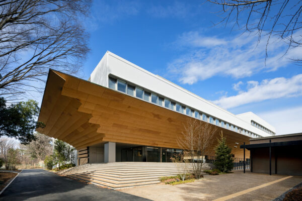 ICU Troyer Memorial Arts and Sciences Hall (© Kawasumi・Kobayashi Kenji Photograph Office)