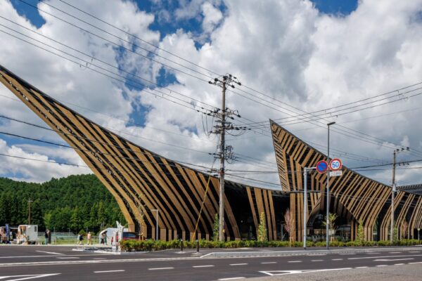 Roadside Station Aino Tsuchiyama | ©︎ Masaki Hamada / kkpo
