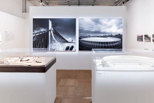丹下健三と隈研吾展 -東京大会の建築家たち (© Mikiya Takimoto) 丹下健三と隈研吾展 -東京大会の建築家たち (© Mikiya Takimoto)
