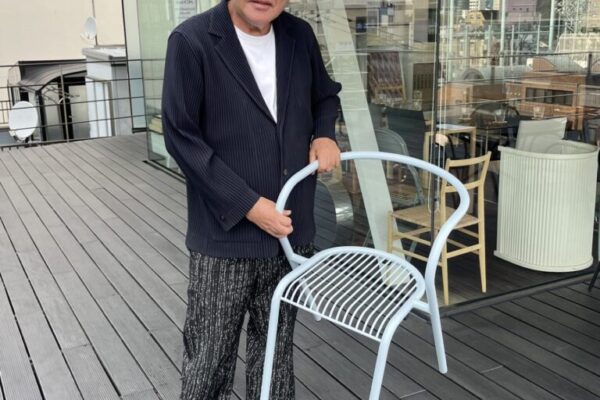 Osaka Chair (大阪・関西万博 ポルトガル館内) (©Kengo Kuma & Associates) Osaka Chair (大阪・関西万博 ポルトガル館内) (©Kengo Kuma & Associates)