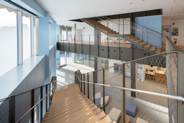 渋谷区本町CC 本町コミュニティセンター・渋谷本町こども園 (© Kawasumi-Kobayashi Kenji Photograph Office - Hiroshi Funaki)