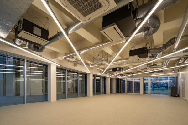 渋谷区本町CC 本町コミュニティセンター・渋谷本町こども園 (© Kawasumi-Kobayashi Kenji Photograph Office - Hiroshi Funaki)