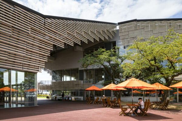 Sanjo City Library Complex “Machiyama” (© Kawasumi・Kobayashi Kenji Photograph Office)