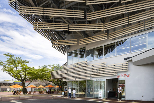 Sanjo City Library Complex “Machiyama” (© Kawasumi・Kobayashi Kenji Photograph Office)