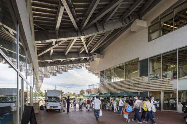 Sanjo City Library Complex “Machiyama” (© Kawasumi・Kobayashi Kenji Photograph Office)