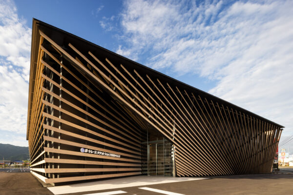 Boat Race Ticket Shop Awa Kamojima (© Kawasumi・Kobayashi Kenji Photograph Office) Boat Race Ticket Shop Awa Kamojima (© Kawasumi・Kobayashi Kenji Photograph Office)