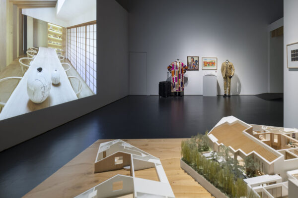 隈研吾の『コツゴツ』哲学 過去から未来へ生き残るデザイン 髙田賢三へのオマージュ (©Atsushi Nakamichi / Nacása & Partners Inc.) 隈研吾の『コツゴツ』哲学 過去から未来へ生き残るデザイン 髙田賢三へのオマージュ (©Atsushi Nakamichi / Nacása & Partners Inc.)