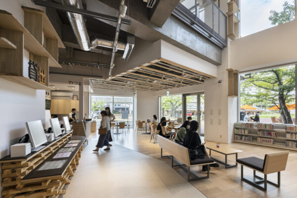 Sanjo City Library Complex “Machiyama” (© Kawasumi・Kobayashi Kenji Photograph Office)