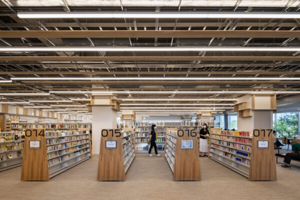 Sanjo City Library Complex “Machiyama” (© Kawasumi・Kobayashi Kenji Photograph Office)