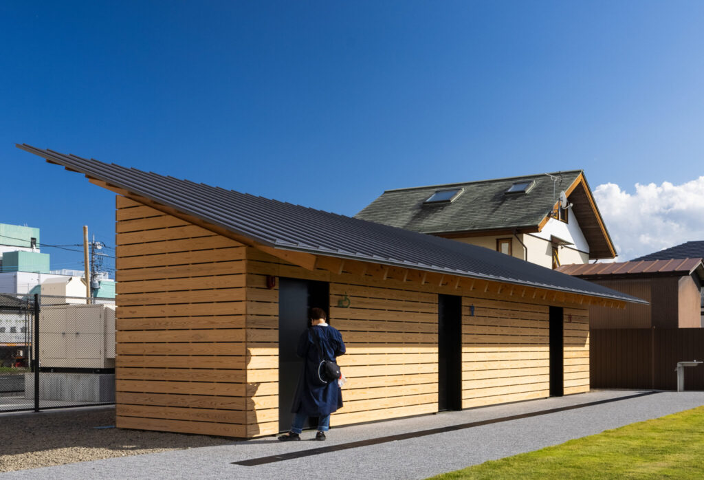 Tomioka Warehouse Toilet | ©︎ Masaki Hamada / kkpo