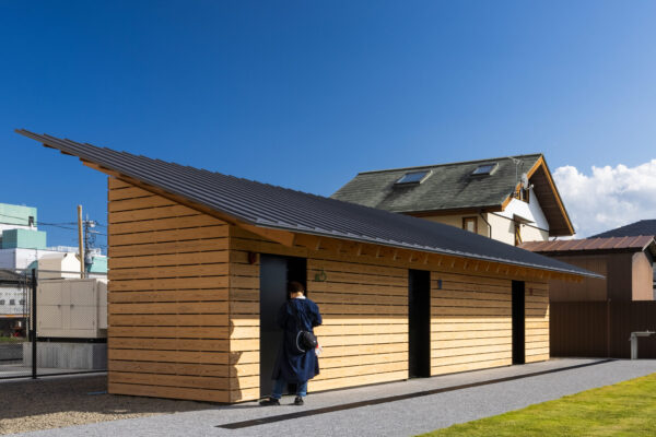 富岡倉庫トイレ (©︎ Masaki Hamada / kkpo)