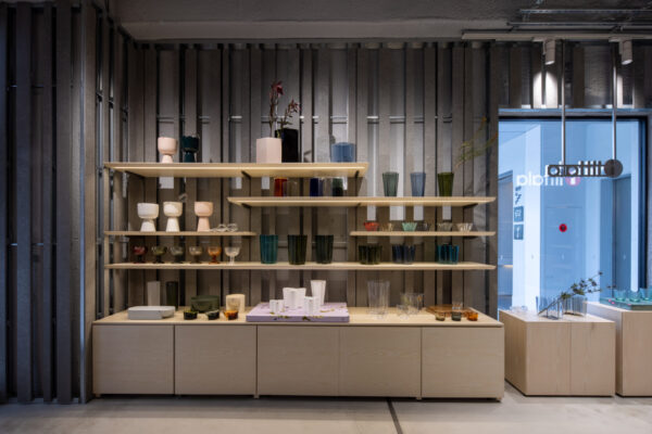 イッタラ表参道 ストア&カフェ (©Kazuhiko Miyazawa)