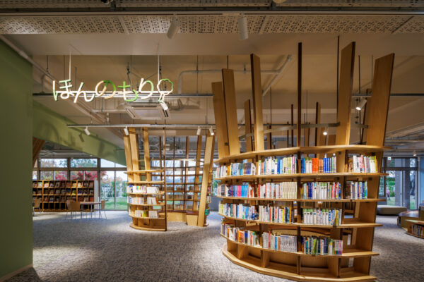 築上町図書館 築きのもり (©︎ Masaki Hamada / kkpo)