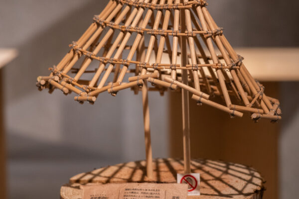 MOCTION 5周年記念隈研吾展 「里山に生きる、里山を活かす」 (©Kengo Kuma & Associates)