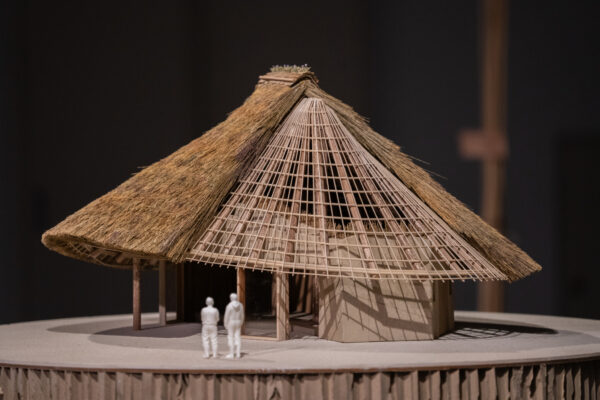 MOCTION 5周年記念隈研吾展 「里山に生きる、里山を活かす」 (©Kengo Kuma & Associates)