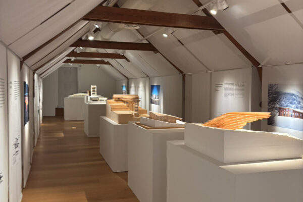 Kengo Kuma: Architecture in Dialogue (© Kengo Kuma & Associates) Kengo Kuma: Architecture in Dialogue (© Kengo Kuma & Associates)