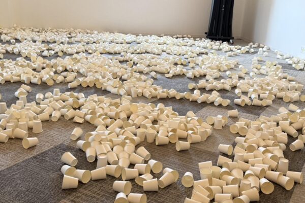 ワークショップ:紙コップで遊ぼう ～小さなもので大きな世界～ (© Kengo Kuma & Associates)