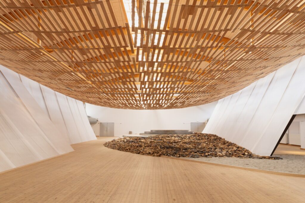 Earth | Tree | © Dinesen