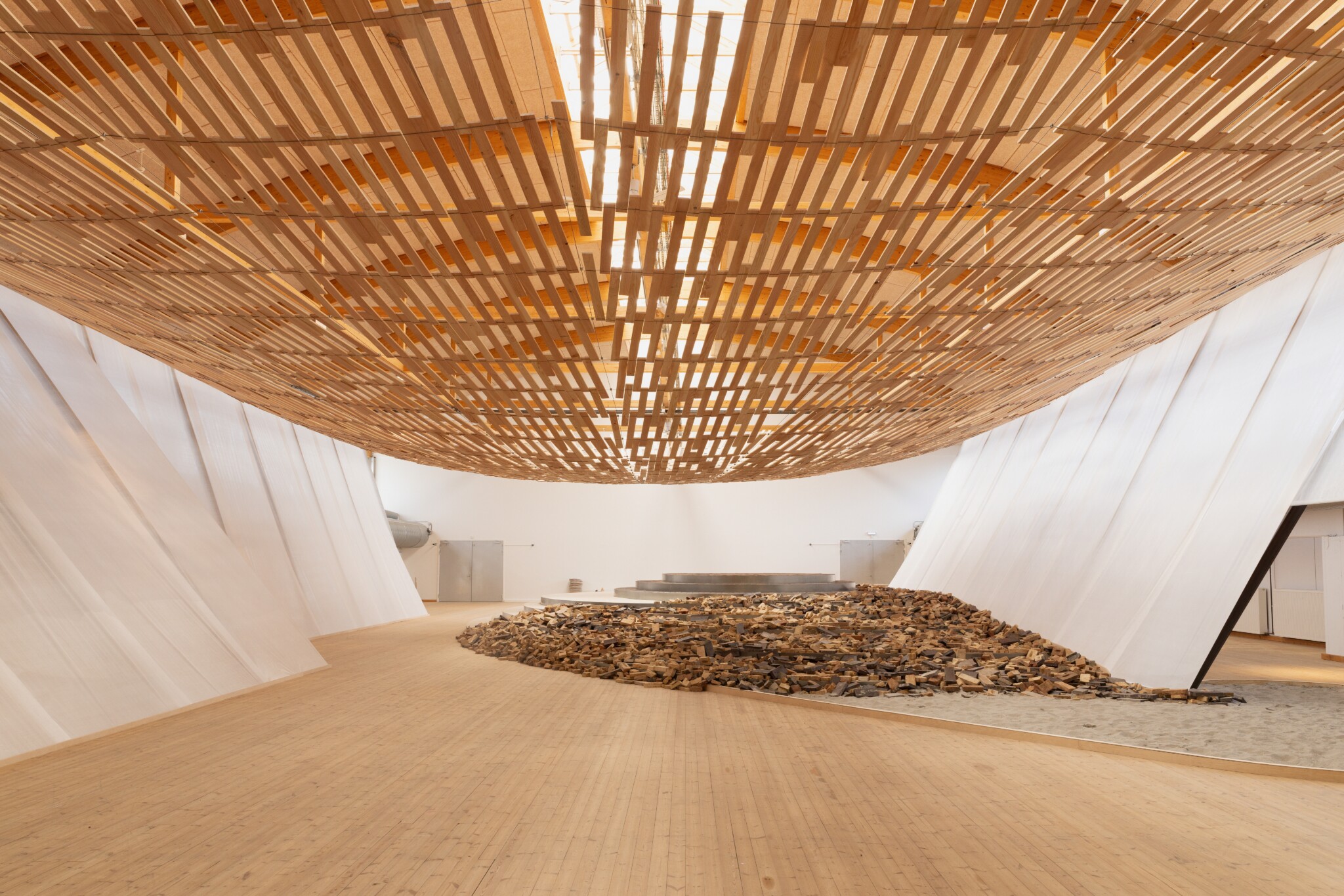 Earth | Tree | © Dinesen Earth | Tree | © Dinesen
