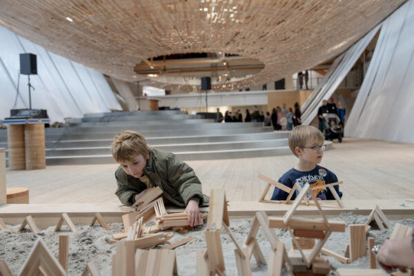 Exhibition「TSUMIKI」コペンハーゲンに初登場 (Kengo Kuma udstillingsåbnings på CC)