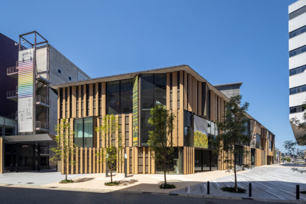 AUBADE HALL / MIDDLE HALL (© Kawasumi・Kobayashi Kenji Photograph Office) AUBADE HALL / MIDDLE HALL (© Kawasumi・Kobayashi Kenji Photograph Office)