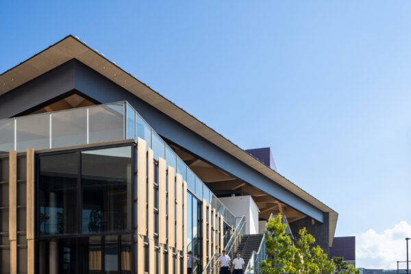 AUBADE HALL / MIDDLE HALL (© Kawasumi・Kobayashi Kenji Photograph Office) AUBADE HALL / MIDDLE HALL (© Kawasumi・Kobayashi Kenji Photograph Office)
