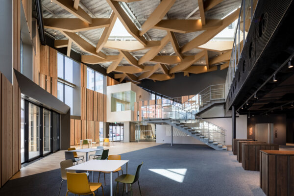 AUBADE HALL / MIDDLE HALL (© Kawasumi・Kobayashi Kenji Photograph Office) AUBADE HALL / MIDDLE HALL (© Kawasumi・Kobayashi Kenji Photograph Office)