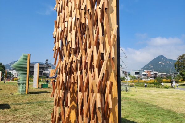 KIGUMI, Thematic Exhibition “Walls of Public Life” (©Kengo Kuma & Associates) KIGUMI, Thematic Exhibition “Walls of Public Life” (©Kengo Kuma & Associates)