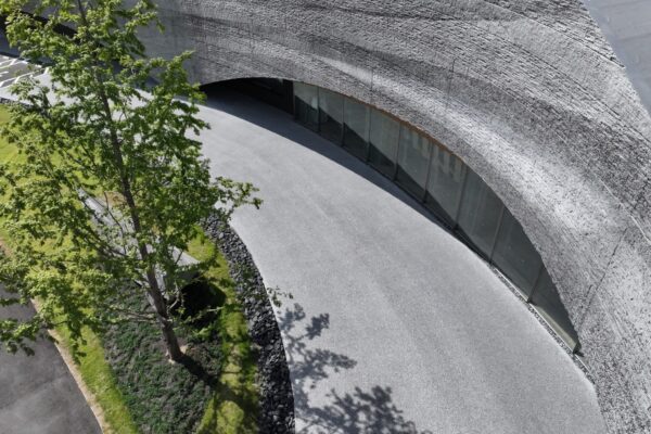 福井県立大学 恐竜学部 ( © Kengo Kuma & Associates) 福井県立大学 恐竜学部 ( © Kengo Kuma & Associates)