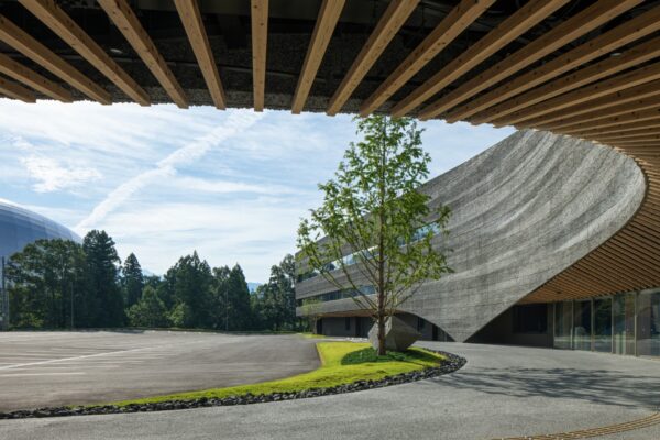 福井県立大学 恐竜学部 (© Katsumasa Tanaka) 福井県立大学 恐竜学部 (© Katsumasa Tanaka)