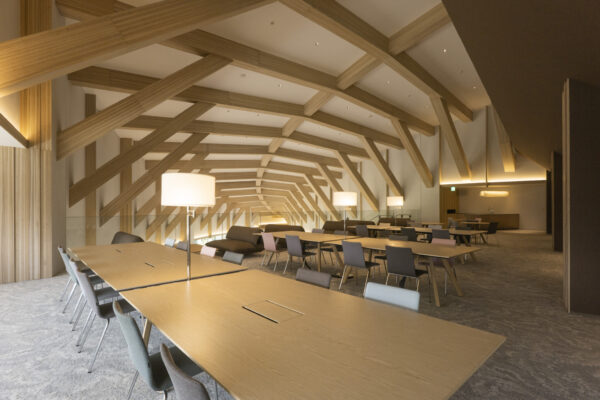 福井県立大学 恐竜学部 ( © Kengo Kuma & Associates) 福井県立大学 恐竜学部 ( © Kengo Kuma & Associates)